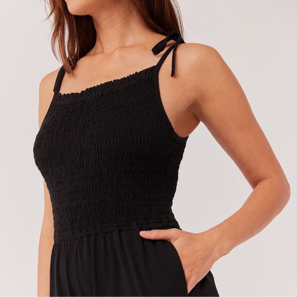 Pact One and Done Soirée‎ Smocked Wide Leg Jumpsuit Black Size Medium - Picture 3 of 15